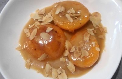 Abricots rôtis , crème à l'amaretto