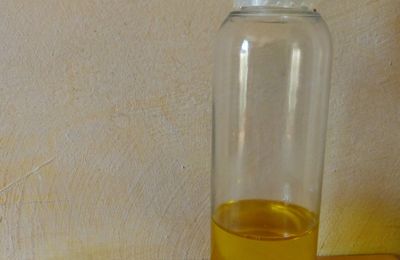 Recette d'une huile éclaircissante pour cheveux avant shampoing