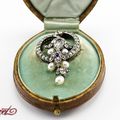 Bijou ancien : broche en diamants et perles fines - Mazet joaillerie Paris - Restauration de pendules et montres anciennes