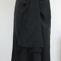 1488/ YVES ST LAURENT Jupe noire en soie Taille 42