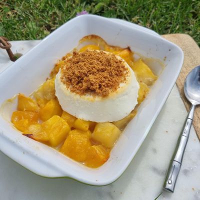 Ricotta rôtie à la mangue, miettes de spéculoos