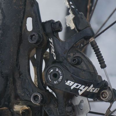 Fredy le roi du stoppie, ou l'art d'arrêter un âne et sa remorque 