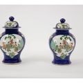 Chine - Paire de potiches couvertes balustre en porcelaine - Dynastie Qing 