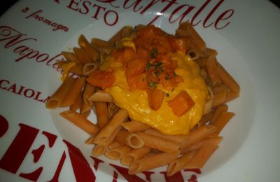 Sauce pour pâtes style « mac and cheese » au potiron et aux carottes [végétalien] :