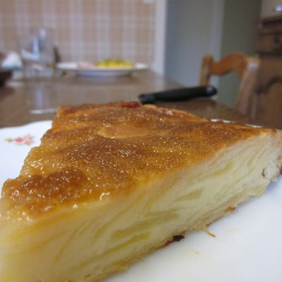 Gâteau invisible caramélisé aux pommes