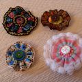 broches en ruban et bouton