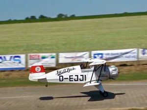 Un Bucker Jungmeister à l’échelle 1/2.