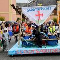 LES SCOUTS ET GUIDES DE FRANCE : SUR LA CAVALCADE ET DANS LA VILLE. 