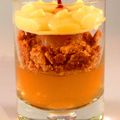 Verrine de poire pochée, gelée, crumble et crémeux amande