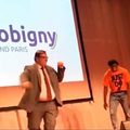 Le maire de Bobigny fait un battle de danse, la vidéo fait le buzz sur les réseaux sociaux.