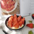 ...Salade de fraises à la fleur d'oranger, crème légère de Cyril Lignac dans Tous en cuisine...