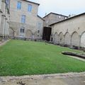 LA CHAISE-DIEU (43) - Le cloître de l'abbatiale