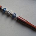 Stylo en bois de rose et perles