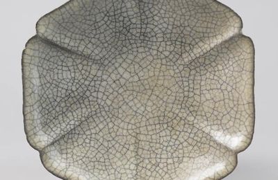 Lobed Dish from the Ge Kiln, Southern Song dynasty (AD 1127-1279)