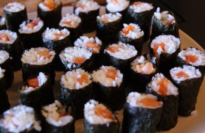 Nouilles au soja et poulet, Rouleaux de crevettes au gingembre & Maki au saumon