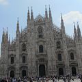 Bienvenue sur mon nouveau blog ! 2 photos de Milan pour un essai . Le Duomo et le parc !