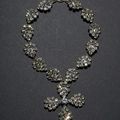 Yves SAINT LAURENT haute couture par Roger Scémama circa 1963/1964. Collier articulé en métal argenté 