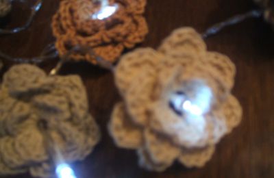 VEILLEUSE FLEURS AU CROCHET