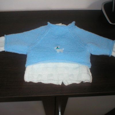 Petit ensemble brassière, surpull et chaussons