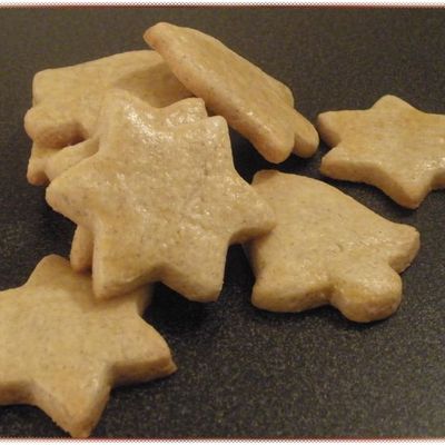 Biscuits de Noël : Cannelle et amandes en poudre