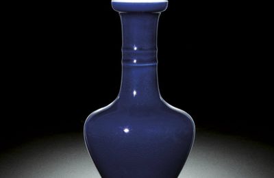 A fine blue glazed bottle vase, Mark and Period of Yongzheng (1723-1735)