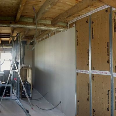 Plaquage des cloisons de l'étage