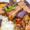 Boeuf sauté aux aubergines et piment 