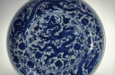 Plate with dragons, Ming dynasty (1368-1644), Reign of the Zhengde emperor (1506-1521)