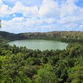 Une étape du GR sur Petite Terre