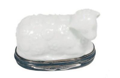 Tabatière en porcelaine de St Cloud. Décharge de Paris, 1762 - 1768.