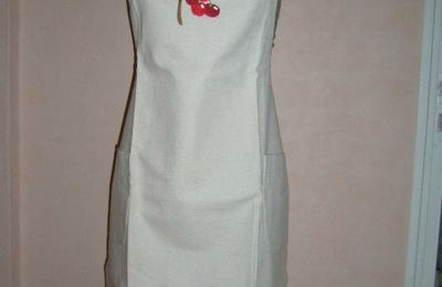 Tablier avec broderie "grappe de cerises"