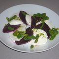 Carpaccio ou salade de betterave à la mozzarella et son pesto de basilic aux pistaches