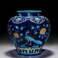 A large and very rare fahua 'peacock' jar, Hongzhi period (1488-1505)