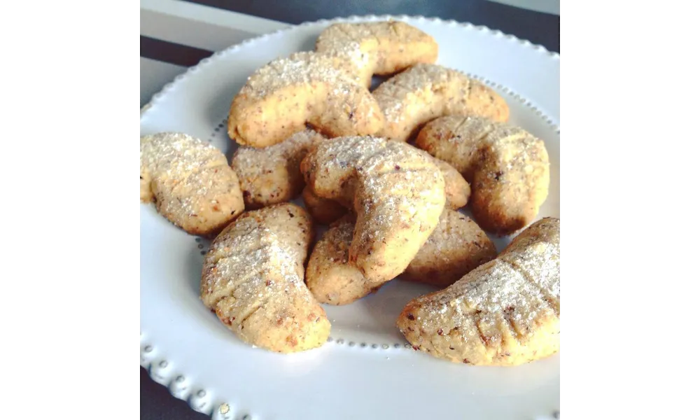 BiSCuiTs CRoiSSaNTs De LuNe AuX NoiSeTTeS