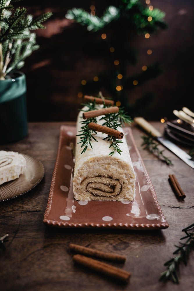 buche a la pomme, biscuit roulé, façon cinnamon rolls, génoise, mousse de pommes, cannelle, dessert de noel, dessert de fetes