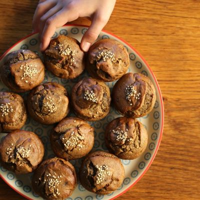 Muffins au sarrasin, à la banane et au sésame