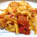 Tagliatelles à la tomate et aux boulettes de porc