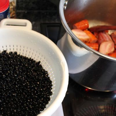 Feijão à brasileira (Haricots noirs à la brésilienne)