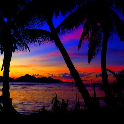 Coucher de soleil aux Seychelles sur l'île de la