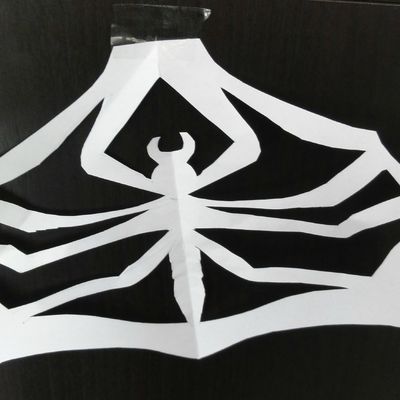 Une araignée en papier pour Halloween