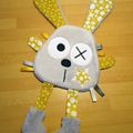 Doudou plat lapin gris jaune