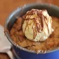 Brown butter chocolate chip cookies skillet ou Pizoukies.