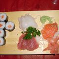 Cuisine Japonaise ou Sushi Makhi et brochettes ....