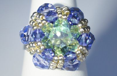 Bague bleue et verte en perles de cristal