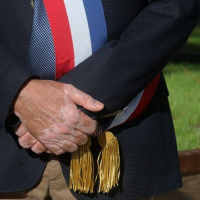 Près de 2 200 maires ont jeté l'éponge depuis 2020 