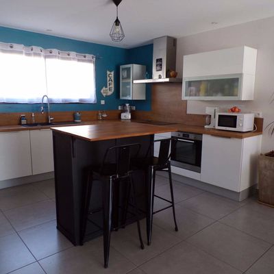 ILot central fait avec un buffet haut 