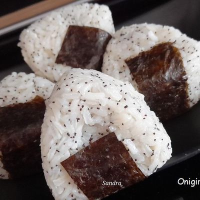 Onigiri au thon épicé