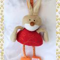 Doudou Peluche Lapin Rouge Pattes Rayures Jaune Musical Sigrid