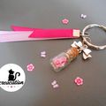 Porte-clefs "tendresse en bouteille", noeud, fleurs et papillons... 