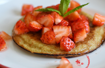 Simple & vite fait : FARZ BiLLiG & SALADE DE FRAiSES AU SiROP DE COQUELiCOT